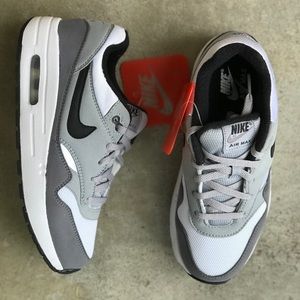 NWT Nike Air Max 1 Essential sz 3y (4.5 women's) NWT NWT Nike Air Max 1 Essential sz 3y (4.5 women's) NWT
